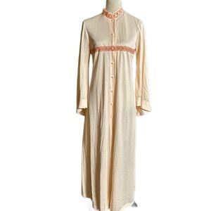 Sears ~ Vintage (1970’s) ~ Size 36 (Medium) ~ Peach W/ Floral Embroidery ~ Robe